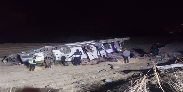 انحراف اسکانیا در محدوده باگ شهرستان دنا ۱۳ مصدوم برجا گذاشت