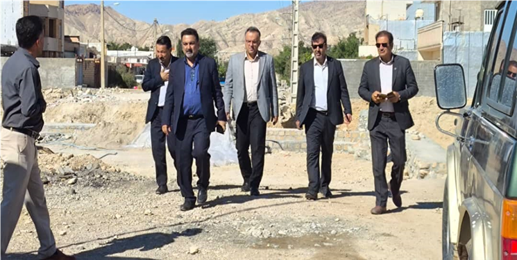 نماینده رئیس سازمان شهرداری‌ها از روند اجرای طرح‌های عمرانی دوگنبدان بازدید کرد