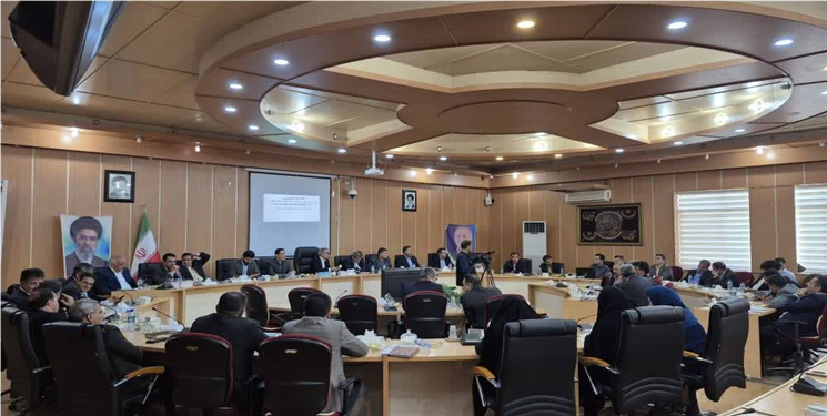 تزریق ۱۰ هزار و ۹۶ تن قیر رایگان به معابر شهری استان/ دولت ۴ هزار میلیارد تومان به دهیاری‌های کهگیلویه و بویراحمد اختصاص داد