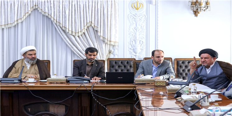 در دیدار با رئیس‌جمهور؛ تأکید موحد بر تسریع در ارتقای دیشموک و چاروسا به شهرستان / اعتراض به بومی‌گزینی سلیقه‌ای و درخواست افزایش اعتبارات عمرانی