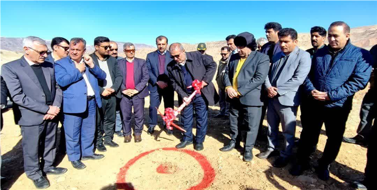 با حضور استاندار کلنگ ناحیه واحد صنعتی کتا در شهرستان دنا به زمین زده شد