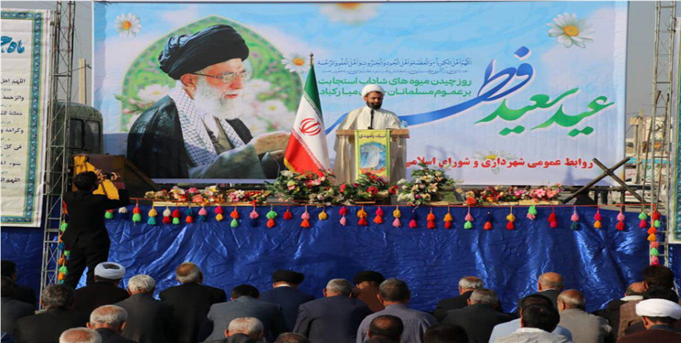 تصاویر برگزاری نماز عید فطر در دهدشت/  وحدانی‌فر: در دیگر استان‌ها برای سرمایه‌گذار فرش قرمز پهن می‌کنند در استان ما سنگ‌اندازی می‌شود 