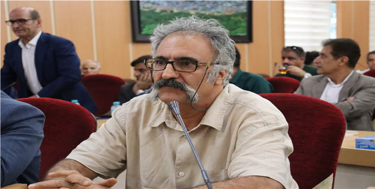 صراحتِ «حسن غفاری» در حضور وزیر ارشاد: هنر کهگیلویه و بویراحمد در سایه لوله‌های نفت قربانی شد/  غفاری: هنرمند منتظر حمایت نمی‌ماند، اما جامعه به هنر نیازمند است/ گلایه از دست‌های خالی مدیران در بازگشت از تهران