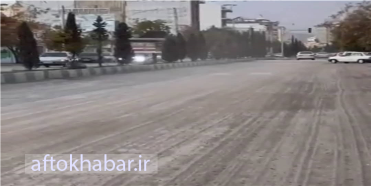 کنده‌کاری آسفالت در خیابان پاسداران یاسوج؛ گرد و خاک، هدیه شهرداری به شهروندان/ کلیپ