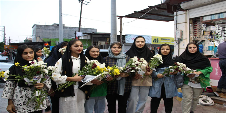 ابتکار جالب ستاد بانوان«دکتر پزشکیان» در شهرستان کهگیلویه/ اهدای گل به «نسل زِد» در کفِ خیایان؛ با صندوق رای آشتی کنید/+فیلم و تصویر