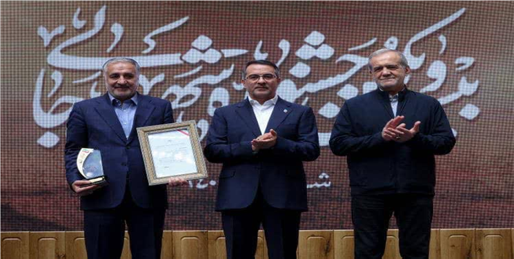 تقدیر رییس‌جمهور از مدیر ملی هم استانی/ «اسدروز» برگزیده جشنواره طلوع ایثار شد+ جزییات