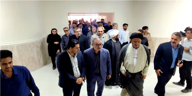 موحد، تناقضات بین عمل و جایگاه نمایندگی مردم