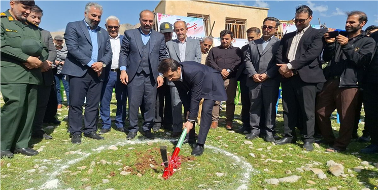 کلنگ‌زنی نیروگاه تجدید پذیری خورشیدی ۵۰۰ کیلو واتی در گچساران