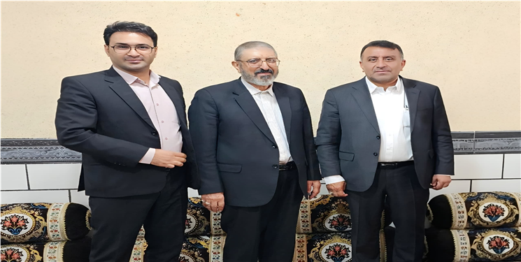 دیدار صمیمانه نماینده بویراحمد با نادر منتظریان در یاسوج/ عکس