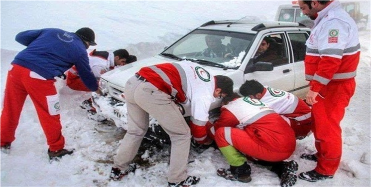 نجات و رهاسازی ۵۶ گرفتار در برف منطقه جوخانه