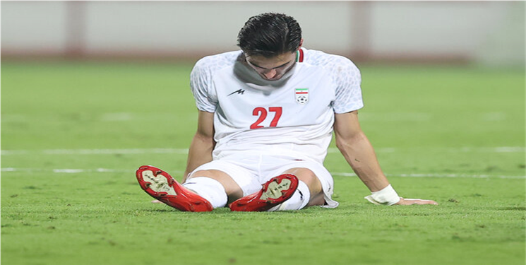 فوتبالیست ملی‌پوش هم استانی مصدوم شد/ «کسری طاهری» تا سه ماه دور از میادین فوتبال است